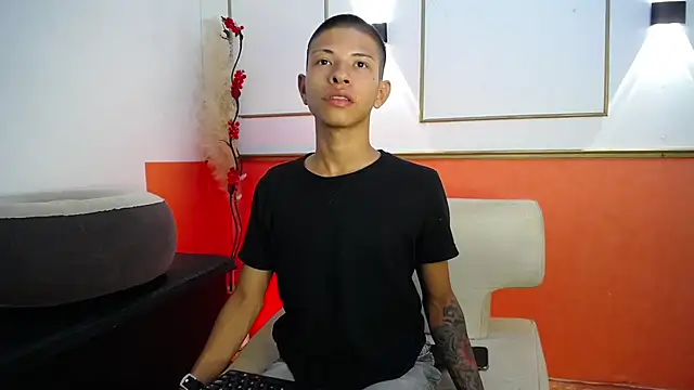 Tessachains 2  online show from December 4, 2:10 am