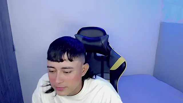 Snapshot of Tatann_18 chatting on November 5, 9:48 pm Tatann 18 online show from November 5, 9:48 pm