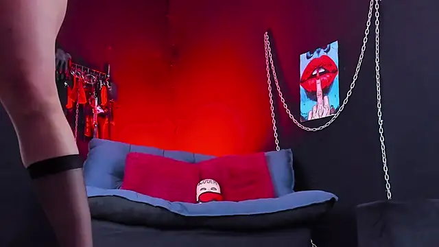 KatrinaStone online show from March 31, 8:42 pm