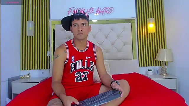 Snapshot of KEVIN_MCKINLEY chatting on November 8, 5:18 am KEVIN MCKINLEY online show from November 8, 5:18 am