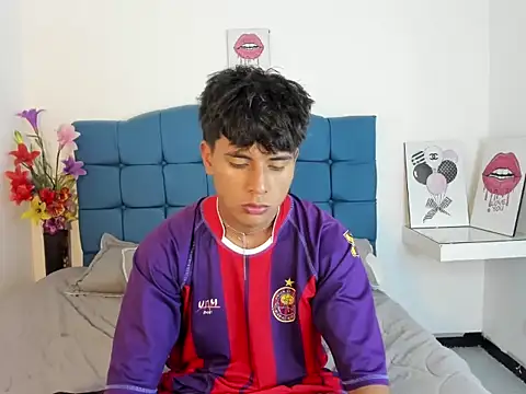 Valentino Lane online show from January 16, 2:15 am