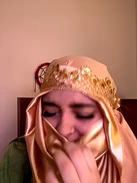 candicewest  online show from November 27, 1:46 pm