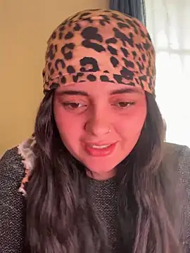 candicewest  online show from February 18, 4:25 pm