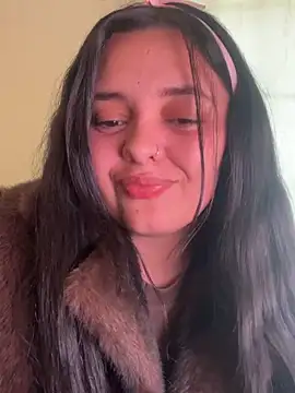 candicewest  online show from April 4, 6:16 pm