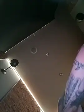 Snapshot of ricardo34mlg chatting on November 6, 1:06 am ricardo34mlg online show from November 6, 1:06 am