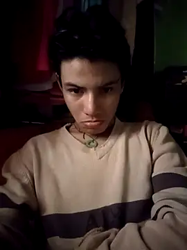 Snapshot of Luiguitw18 chatting on November 8, 5:45 pm Luiguitw18 online show from November 8, 5:45 pm