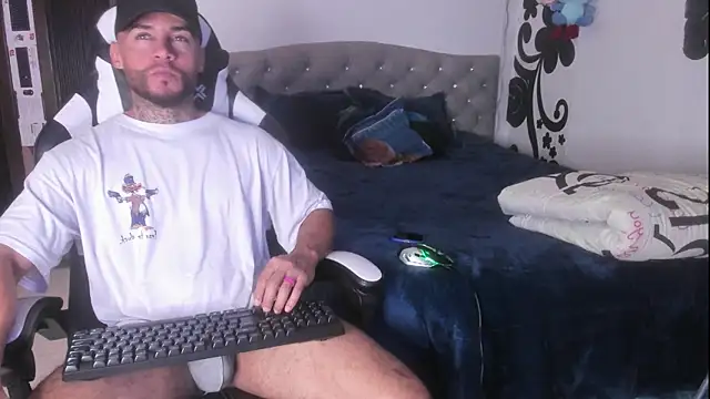 couple-hothot online show from November 25, 8:31 pm