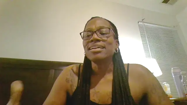 Snapshot of SweetParadise00 chatting on November 6, 3:18 am SweetParadise00 online show from November 6, 3:18 am