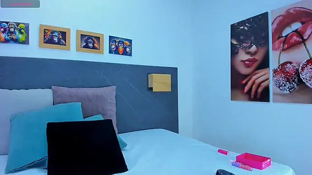 Andhrea Vale online show from April 16, 1:01 pm