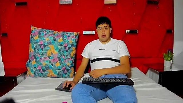 Emmaanddarling online show from December 18, 2:12 pm