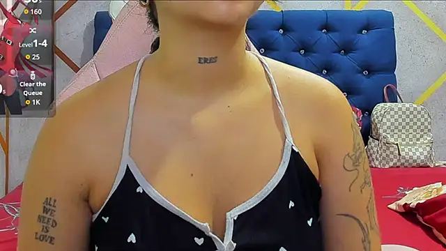 Snapshot of _vaiolet_owo chatting on February 4, 5:02 am vaiolet owo online show from February 4, 5:02 am