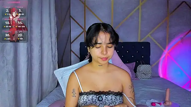 Snapshot of _vaiolet_owo chatting on February 14, 5:26 am vaiolet owo online show from February 14, 5:26 am