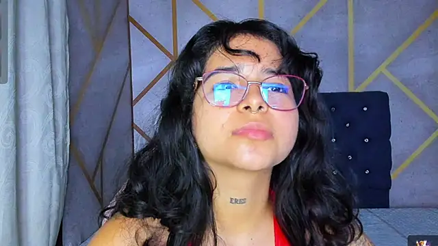 Snapshot of _vaiolet_owo chatting on February 21, 7:42 am vaiolet owo online show from February 21, 7:42 am