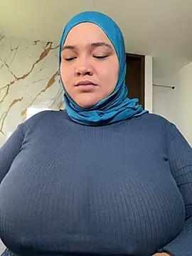 Snapshot of sweetmuslim01 chatting on June 12, 5:34 pm sweetmuslim01 online show from June 12, 5:34 pm