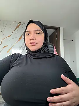 Snapshot of sweetmuslim01 chatting on June 28, 8:26 pm sweetmuslim01 online show from June 28, 8:26 pm