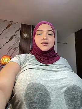 Snapshot of sweetmuslim01 chatting on July 5, 4:19 am sweetmuslim01 online show from July 5, 4:19 am