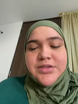 Snapshot of sweetmuslim01 chatting on July 6, 10:34 pm sweetmuslim01 online show from July 6, 10:34 pm