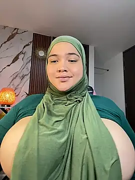 Snapshot of sweetmuslim01 chatting on July 7, 6:47 am sweetmuslim01 online show from July 7, 6:47 am
