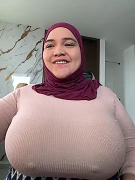 Snapshot of sweetmuslim01 chatting on July 18, 6:56 pm sweetmuslim01 online show from July 18, 6:56 pm