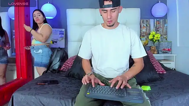 Sharon Tyga20 online show from December 2, 8:04 pm