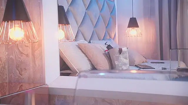 crystal gilton online show from February 18, 7:10 pm