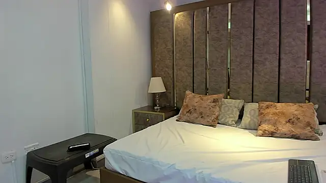 BrendaFernandez  online show from February 23, 2:03 pm