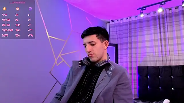 Un Sluttyy online show from December 3, 11:30 am