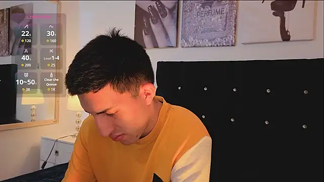 Un Sluttyy online show from March 7, 11:40 am