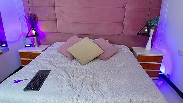 EmylyTaylor FG online show from November 20, 7:46 pm