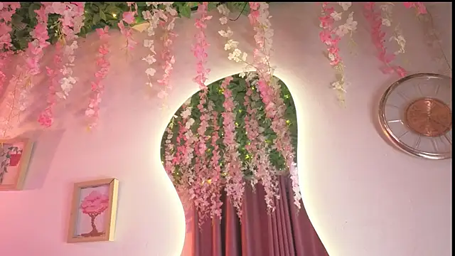 AuroraLanee  online show from January 13, 7:30 pm