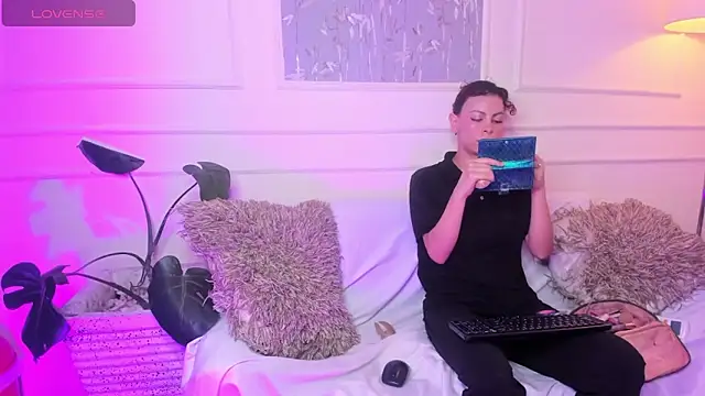 AliceMadnes online show from April 16, 3:02 pm