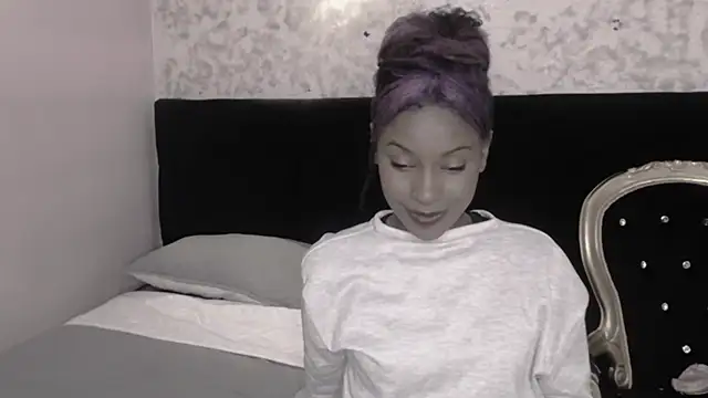 Snapshot of Aliis_Love chatting on February 12, 5:02 am Aliis Love online show from February 12, 5:02 am