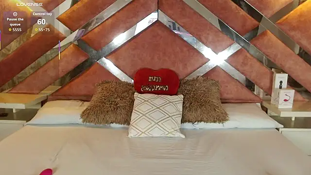 Lily Queen30 online show from November 19, 8:20 pm