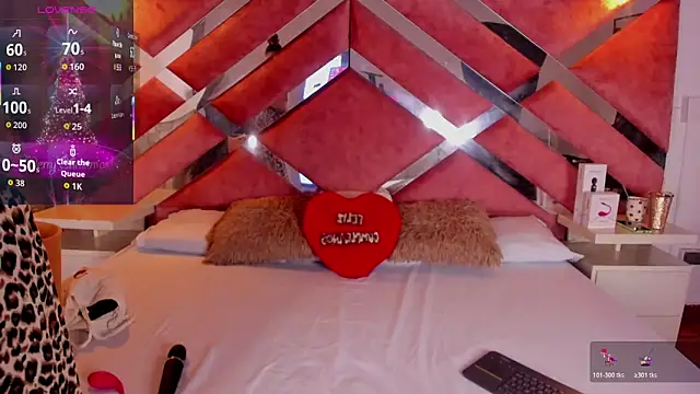 Lily Queen30 online show from December 4, 8:06 pm