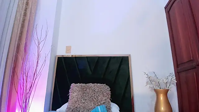 Snapshot of CandiceKerr chatting on November 15, 12:23 pm CandiceKerr online show from November 15, 12:23 pm