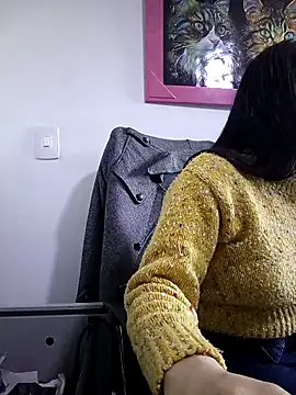 emilygrooe online show from February 17, 8:37 pm