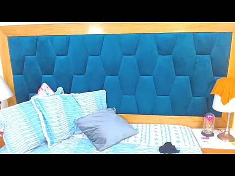 morrigan luxus2 online show from December 14, 11:31 pm