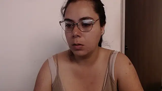 Snapshot of LorieFerrer chatting on March 8, 4:17 pm LorieFerrer online show from March 8, 4:17 pm