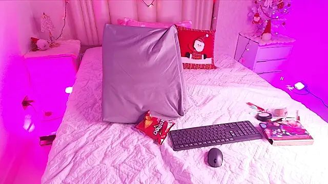 alanarose18 online show from December 5, 7:32 pm