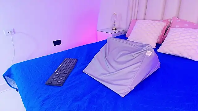 alanarose18 online show from February 23, 7:22 pm