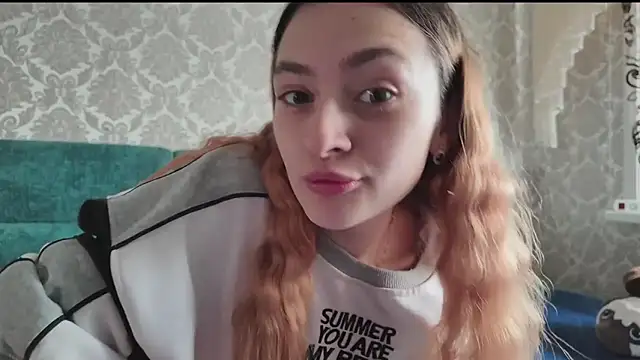 SweetLiaison online show from April 17, 6:05 am