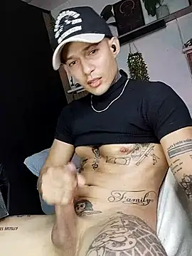 Snapshot of strong_dick7in chatting on July 22, 5:16 pm strong dick7in online show from July 22, 5:16 pm