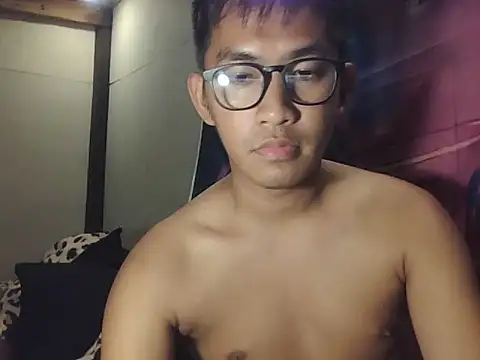 Snapshot of denzkylexx chatting on June 29, 11:10 am denzkylexx online show from June 29, 11:10 am