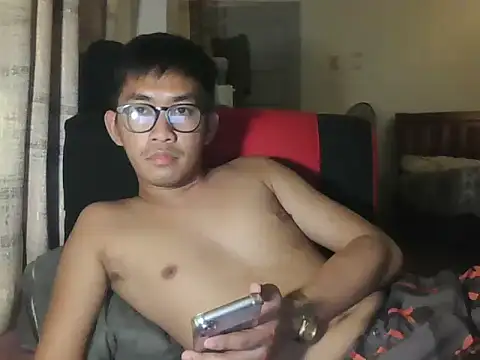Snapshot of denzkylexx chatting on July 8, 5:28 pm denzkylexx online show from July 8, 5:28 pm