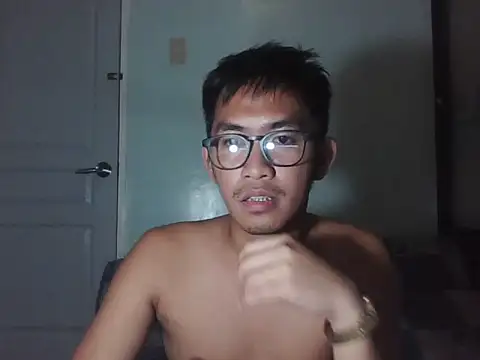 Snapshot of denzkylexx chatting on July 10, 8:07 am denzkylexx online show from July 10, 8:07 am