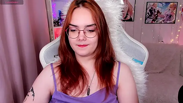 Snapshot of Lily__Evans chatting on February 2, 3:38 am Lily Evans online show from February 2, 3:38 am