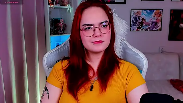 Snapshot of Lily__Evans chatting on February 21, 3:40 am Lily Evans online show from February 21, 3:40 am