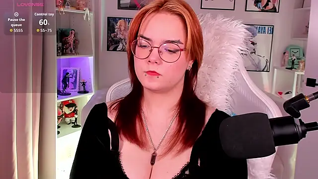 Snapshot of Lily__Evans chatting on March 3, 3:45 am Lily Evans online show from March 3, 3:45 am