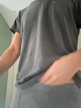 Snapshot of CuteDaddy92 chatting on February 11, 9:36 am CuteDaddy92 online show from February 11, 9:36 am