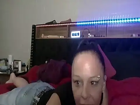 Snapshot of nikkibae33 chatting on June 8, 2:45 am nikkibae33 online show from June 8, 2:45 am